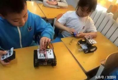 教育服务新战场 四大门派围剿乐高，机器人教育江湖风云再起