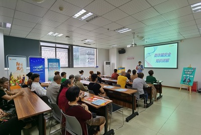 阳光人寿重庆分公司开展金融知识“面对面”进社区活动，筑牢金融安全防护墙